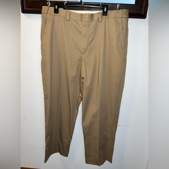 LL Bean Men's Double L Chinos, Natural Plain Front Comfort Waist Size 38 - Picture 1 of 4